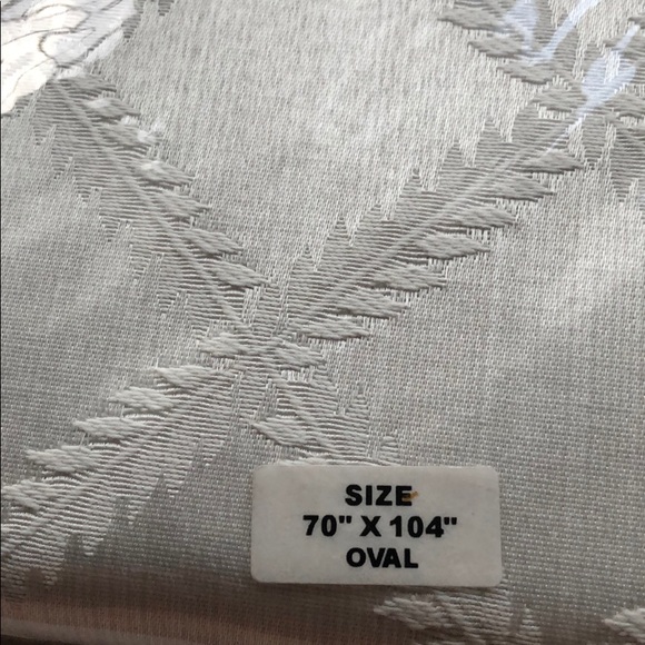 Lenox Laurel Leaf Oval Tablecloth 70”x104” Holiday - Picture 4 of 5